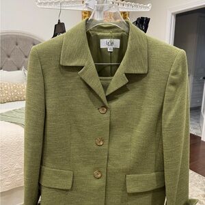 Le Suit Women's Green 2 piece suit